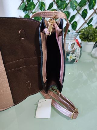 Bolso de mano dorado
