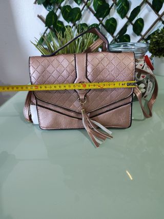Bolso de mano dorado