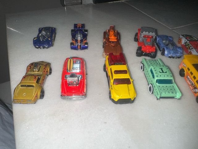 Lote de coches hotwheels 24 coches