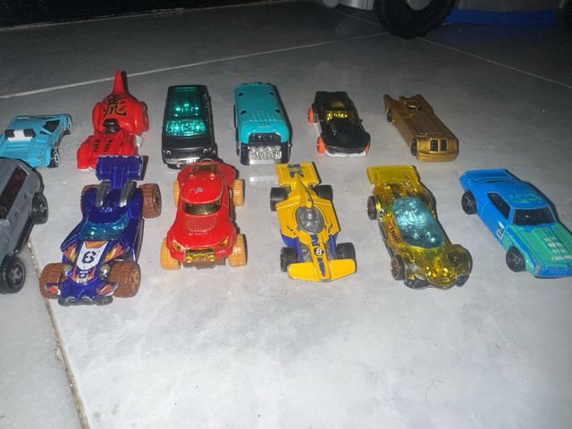 Lote de coches hotwheels 24 coches