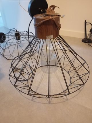 Lámpara de techo moderna negra y madera 50cm
