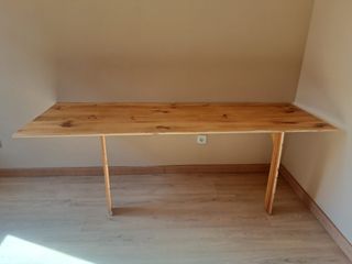 Mesa de madera para terapeuta