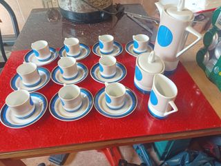 Juego de café 10 pocillos y platos, muy antiguo.