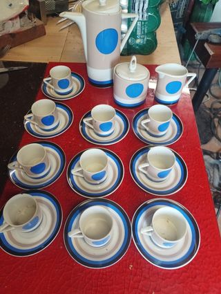 Juego de café 10 pocillos y platos, muy antiguo.