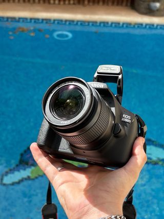 !!PERFECTA!! Canon EOS 2000D + 18-55mm