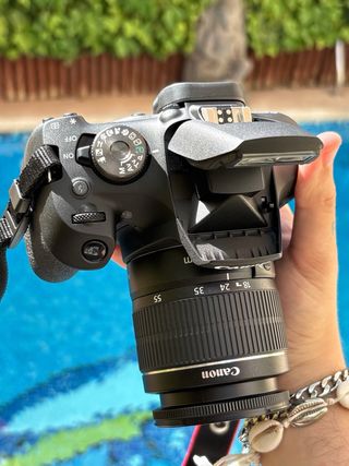 !!PERFECTA!! Canon EOS 2000D + 18-55mm