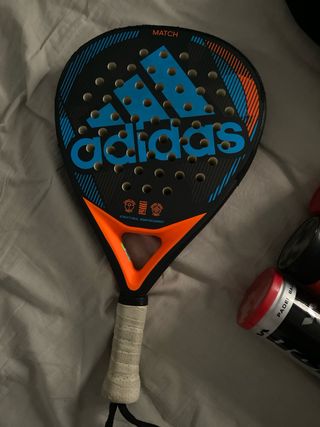 Mochila y pala de pádel Adidas