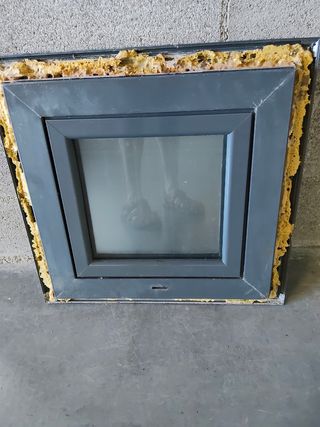 Ventana de Aluminio Gris