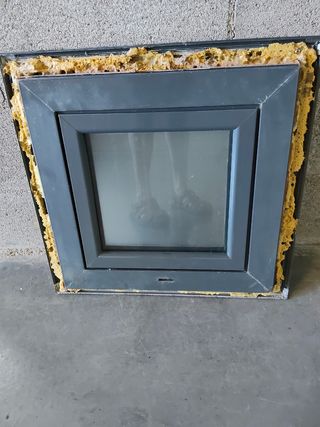 Ventana de Aluminio Gris