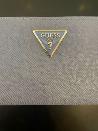 Cartera de mano azul grisácea