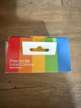 Polaroid bianca con arcobaleno
