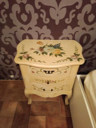 Comodino floreale vintage
