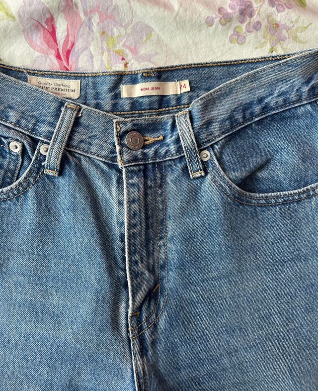 Levi's Mom Jean Talla 34