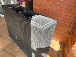 2 Jardinera de mimbre  plastico negra  49€cada una