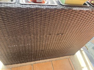 2 Jardinera de mimbre  plastico negra  49€cada una