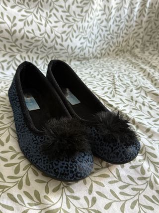 Manoletinas azules con pompón