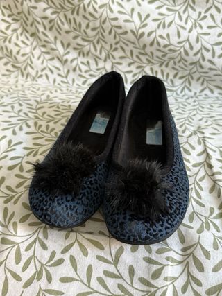 Manoletinas azules con pompón
