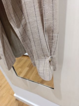 Pantalón de rayas Zara beige
Da talla 