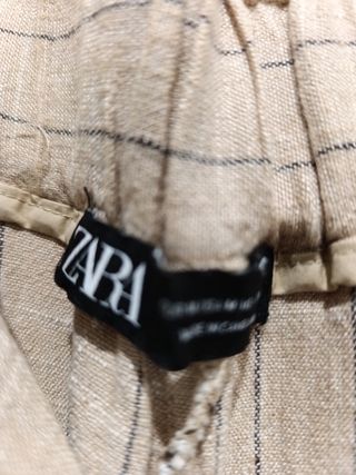 Pantalón de rayas Zara beige
Da talla 
