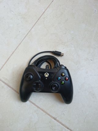 Mando Xbox Negro con Cable