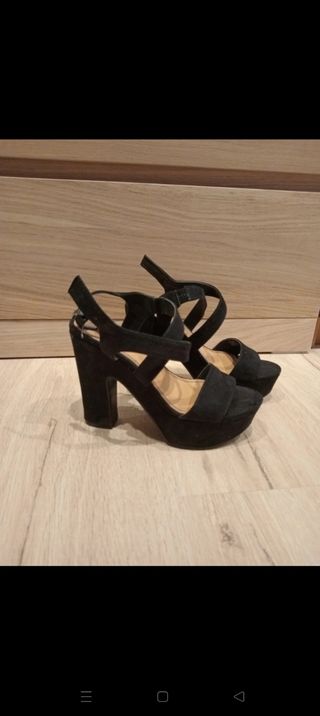Zapatos de tacón negros