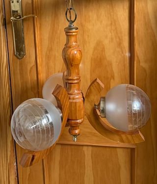 Lámpara de techo de madera y cristal