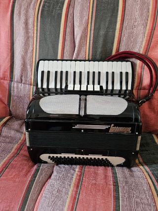 Acordeón Negro