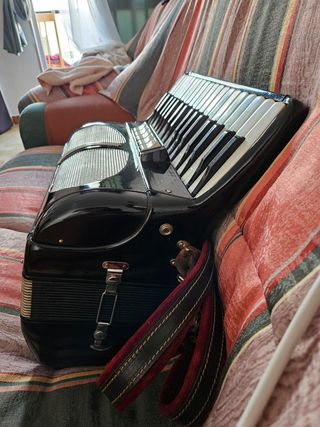Acordeón Negro
