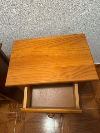 2 Mesitas de noche de pino 44cm largo, 31 ancho