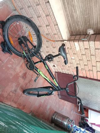 Bicicleta BMX Freestyle Negra