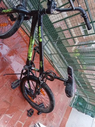 Bicicleta BMX Freestyle Negra