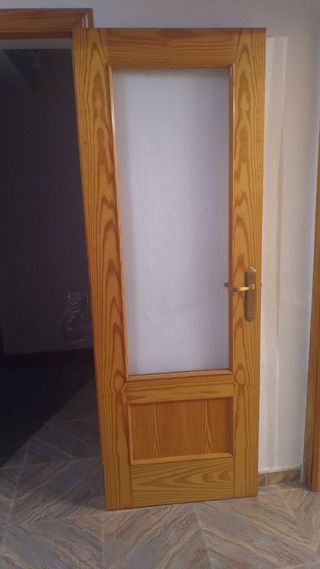 Puertas de madera de pino. 