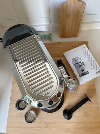 Cafetera Dedica Delonghi