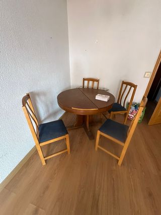 Mesa de comedor redonda con 4 sillas