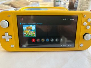 Nintendo Switch Lite Giallo + Animal Crossing