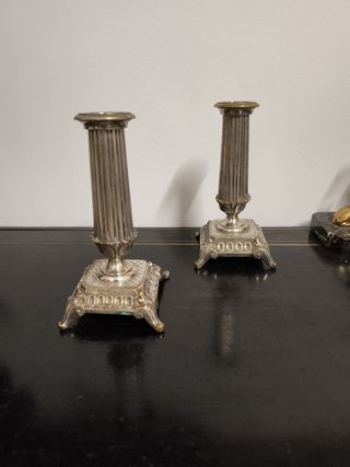Candelabros antiguos plateados