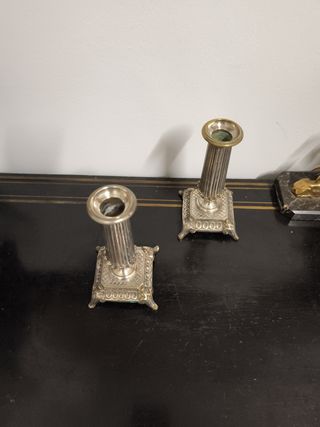 Candelabros antiguos plateados