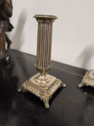 Candelabros antiguos plateados