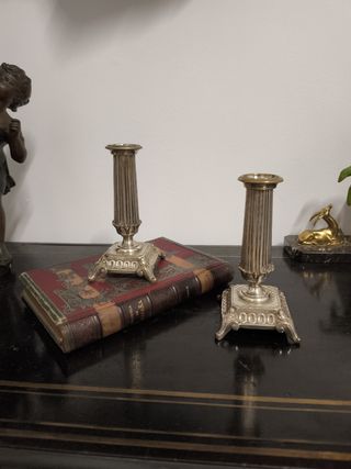 Candelabros antiguos plateados