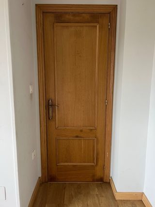 Puerta de madera interior