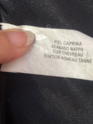 Cazadora de cuero con capucha