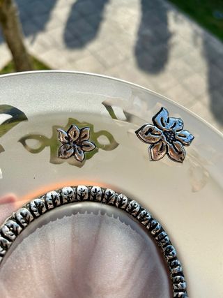 Piatto Decorativo Claraluna – Ricami  Argentati