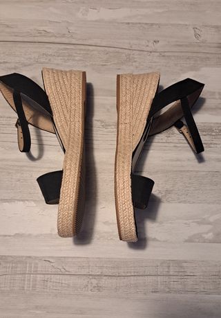 Sandalias negras plataforma esparto
