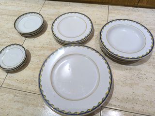 Vajilla de porcelana azul y blanca