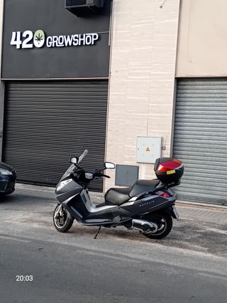 VENDO Peugeot Satelis 400RS en muy buen estado