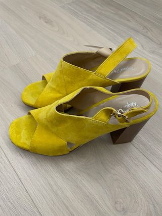 Sandalias Raquel Perez Piel Amarillas T.41