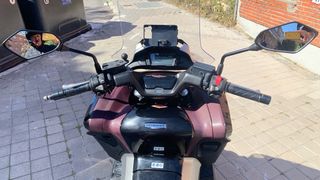 Moto Honda Integra 700 negra