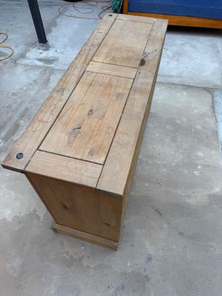 Mueble de madera rústico