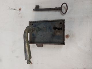 Herrajes antiguos para puertas