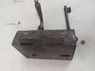 Herrajes antiguos para puertas